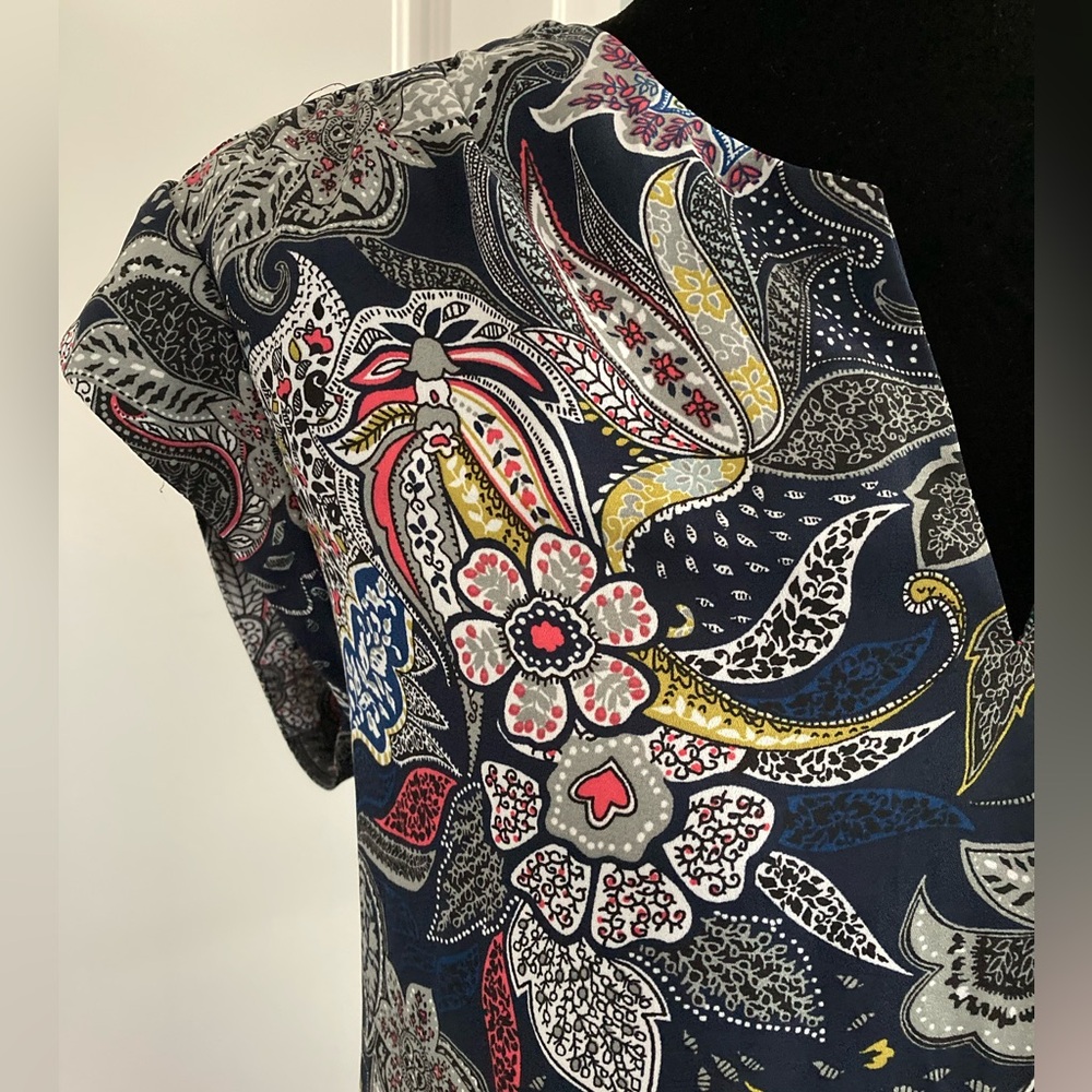 DR2 Medium SS Top Floral Daniel Rainn Blouse Size Medium Navy Blue Pink White